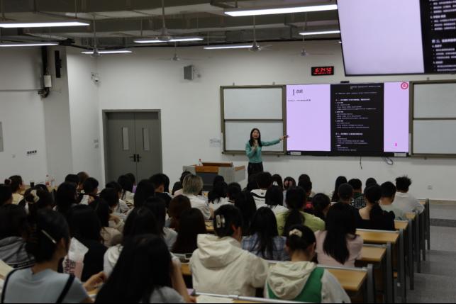 张文皓博士主讲“本科生毕业论文写作技巧”专题学术讲座