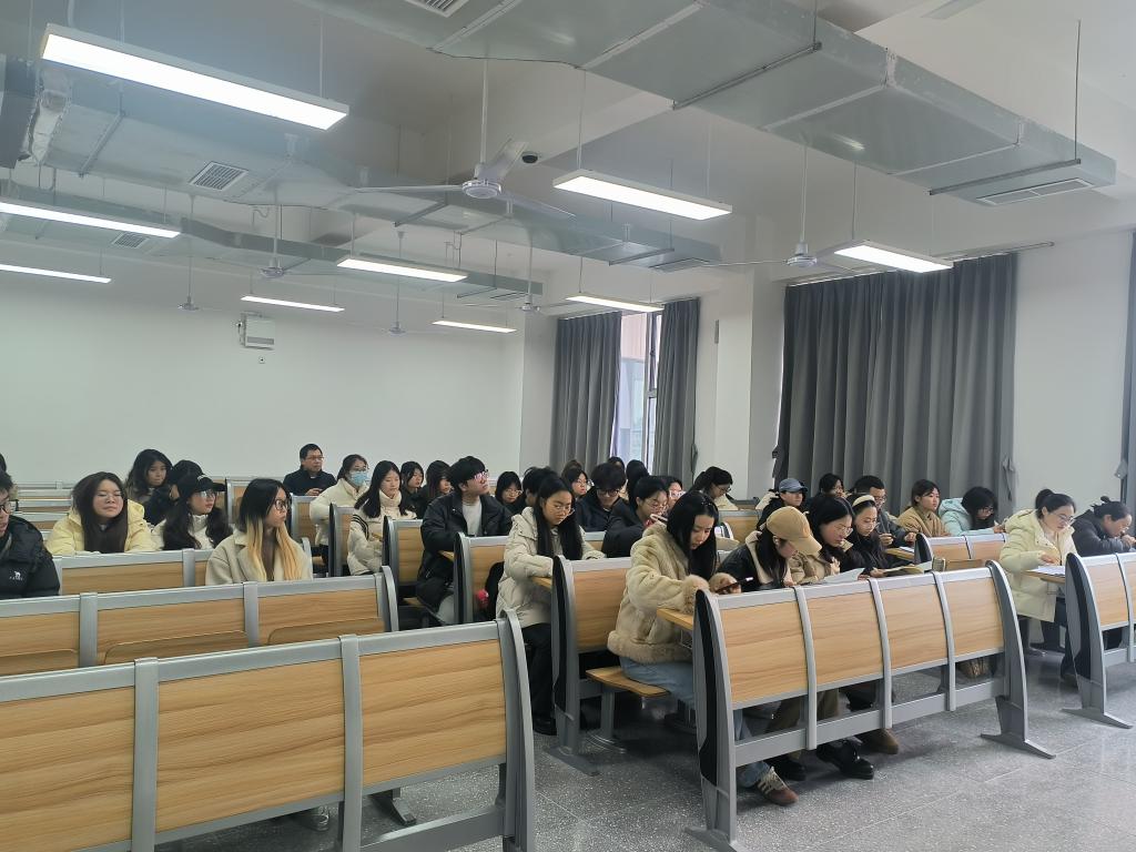 365英国上市集团召开2025-2026-1学期期末教学工作会议